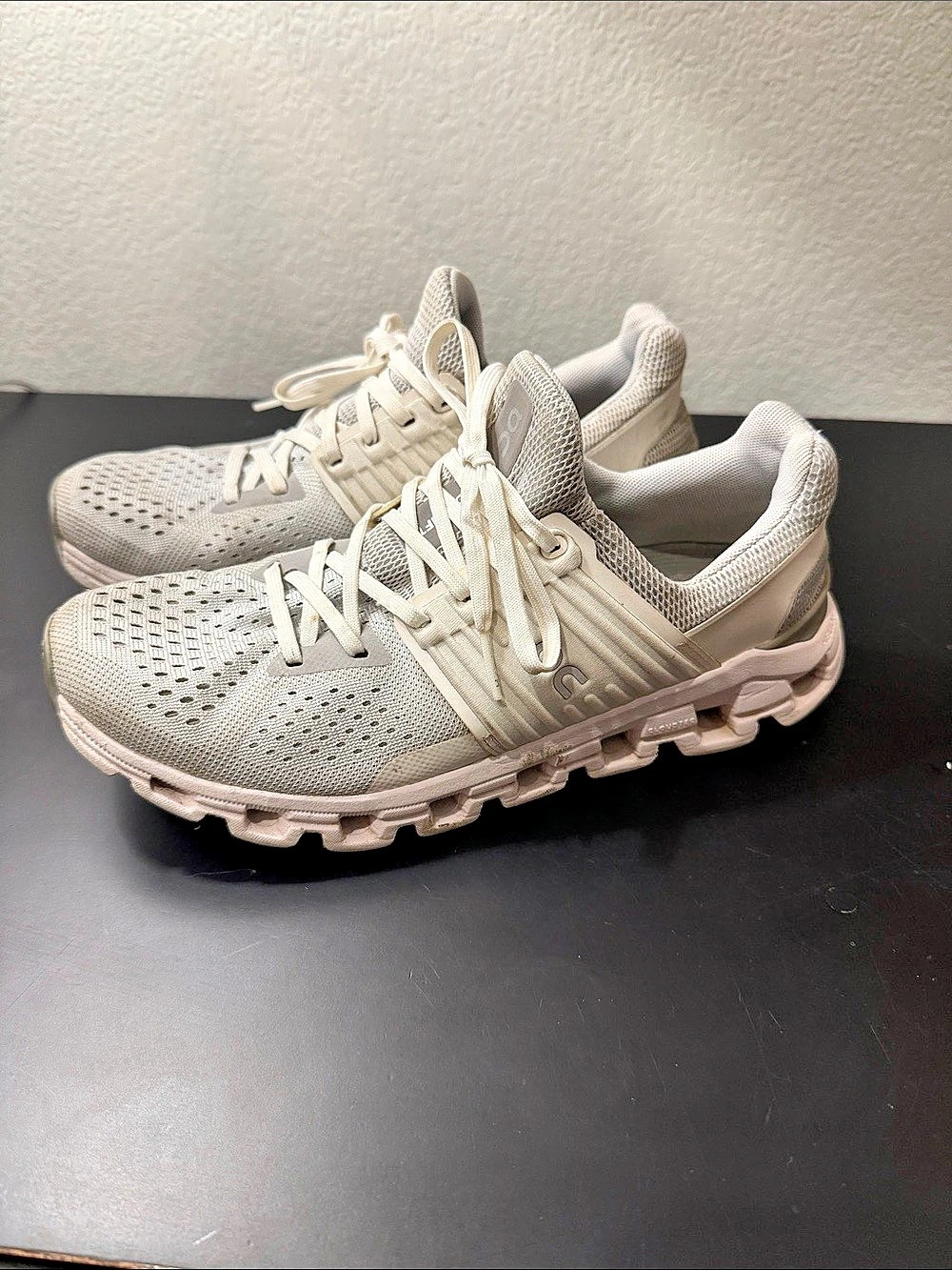 On Cloudswift Women's Athletic Shoes US 8 White & Gray